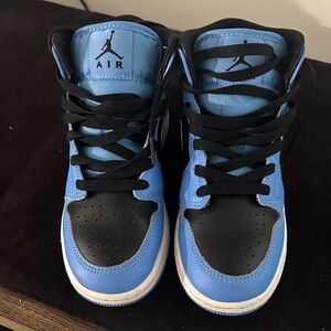 Jordan Kids Shoes in Black and Blue